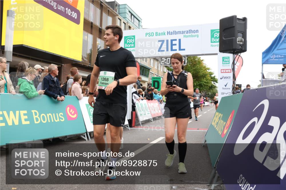 21.09.2025 - PSD Bank Halbmarathon Strokosch-Dieckow http://msf.ph/oto/8928875 21.09.2025 12:09:06 Ziel 1267, 1268, 1729, 1730, 1954, 2643, 3273, 3274, 3983 meine-sportfotos.de