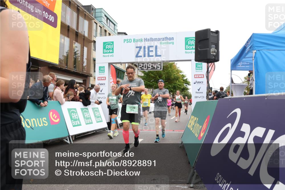 21.09.2025 - PSD Bank Halbmarathon Strokosch-Dieckow http://msf.ph/oto/8928891 21.09.2025 12:09:08 Ziel 1267, 1268, 1729, 1730, 1954, 2643, 3176, 3273, 3392, 3983 meine-sportfotos.de