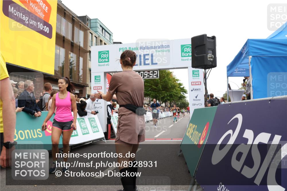 21.09.2025 - PSD Bank Halbmarathon Strokosch-Dieckow http://msf.ph/oto/8928931 21.09.2025 12:09:15 Ziel 1080, 1730, 1954, 2643, 3127, 3176, 3378, 3392, 3983 meine-sportfotos.de