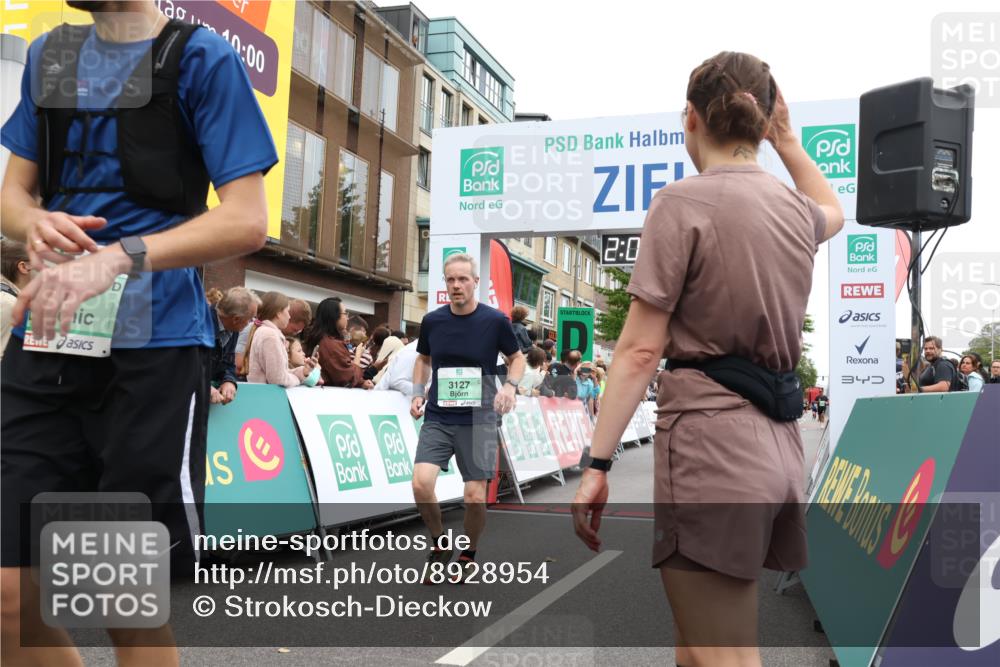 21.09.2025 - PSD Bank Halbmarathon Strokosch-Dieckow http://msf.ph/oto/8928954 21.09.2025 12:09:20 Ziel 1080, 2623, 3127, 3378, 3392, 3946 meine-sportfotos.de