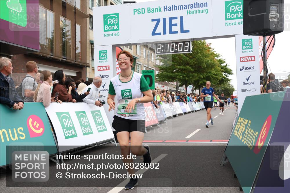 21.09.2025 - PSD Bank Halbmarathon Strokosch-Dieckow http://msf.ph/oto/8928992 21.09.2025 12:09:26 Ziel 1080, 2623, 3008, 3127, 3946 meine-sportfotos.de
