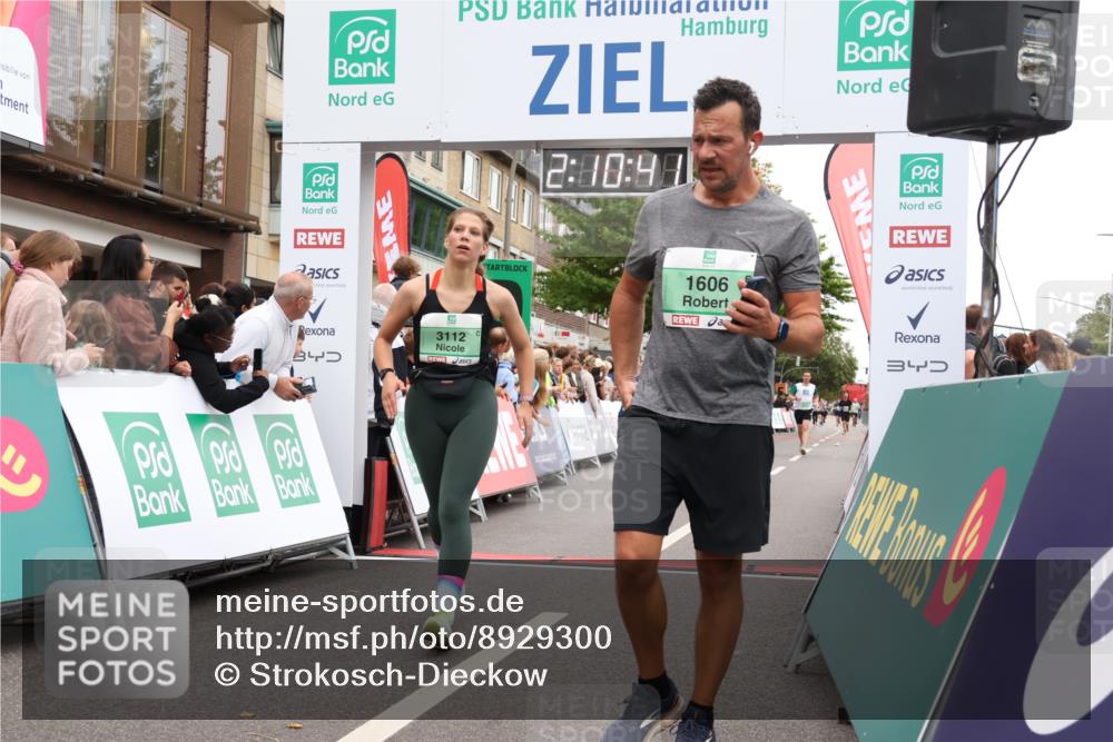 21.09.2025 - PSD Bank Halbmarathon Strokosch-Dieckow http://msf.ph/oto/8929300 21.09.2025 12:10:04 Ziel 1606, 3112, 3203 meine-sportfotos.de