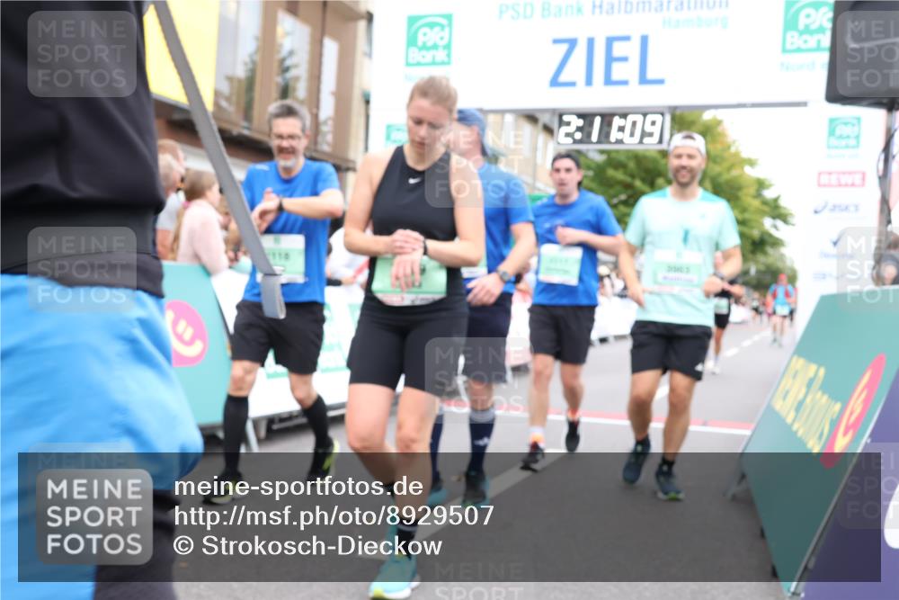 21.09.2025 - PSD Bank Halbmarathon Strokosch-Dieckow http://msf.ph/oto/8929507 21.09.2025 12:10:32 Ziel 1117, 1118, 1120, 2716, 2781, 3119, 3471, 3711, 3963 meine-sportfotos.de