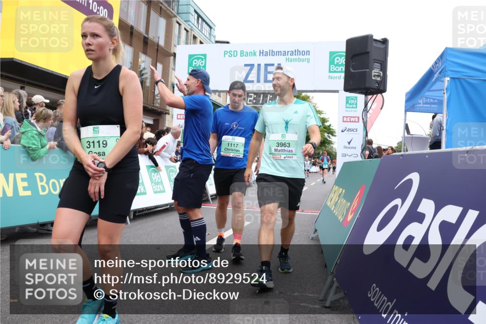 21.09.2025 - PSD Bank Halbmarathon Strokosch-Dieckow http://msf.ph/oto/8929524 21.09.2025 12:10:33 Ziel 1117, 1118, 1120, 2603, 2716, 2781, 3119, 3471, 3711, 3963 meine-sportfotos.de