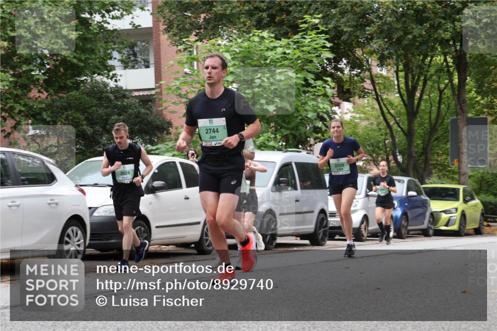 21.09.2025 - PSD Bank Halbmarathon Luisa Fischer http://msf.ph/oto/8929740 21.09.2025 11:48:52 Laufen 3924, 2744, 3418, 2529 meine-sportfotos.de