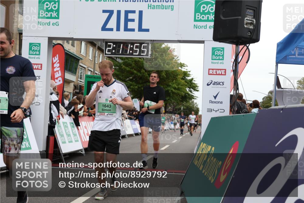 21.09.2025 - PSD Bank Halbmarathon Strokosch-Dieckow http://msf.ph/oto/8929792 21.09.2025 12:11:19 Ziel 1643, 2613, 3181 meine-sportfotos.de