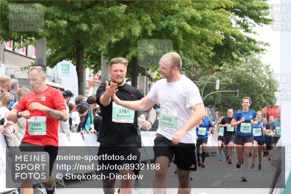 21.09.2025 - PSD Bank Halbmarathon Strokosch-Dieckow http://msf.ph/oto/8932198 21.09.2025 12:17:38 Ziel 1143, 1144, 1145, 1590, 2852, 3308, 3781 meine-sportfotos.de