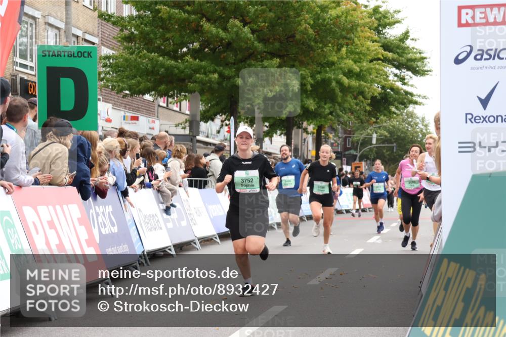 21.09.2025 - PSD Bank Halbmarathon Strokosch-Dieckow http://msf.ph/oto/8932427 21.09.2025 12:18:47 Ziel 1950, 2959, 3350, 3752, 3796 meine-sportfotos.de