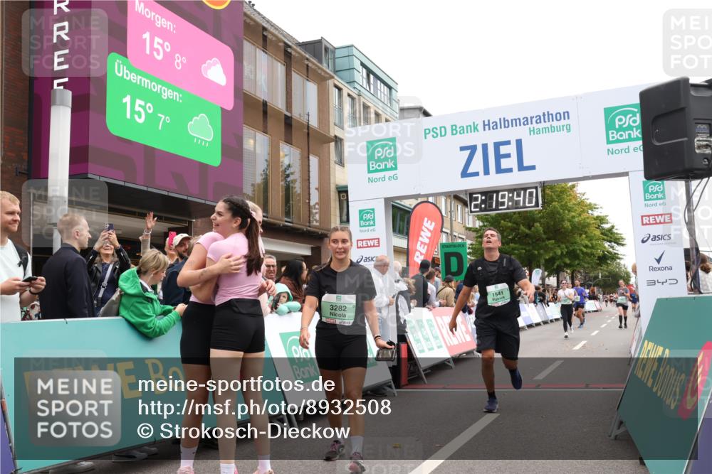 21.09.2025 - PSD Bank Halbmarathon Strokosch-Dieckow http://msf.ph/oto/8932508 21.09.2025 12:19:03 Ziel 1050, 1541, 1637, 1638, 3282, 3437 meine-sportfotos.de