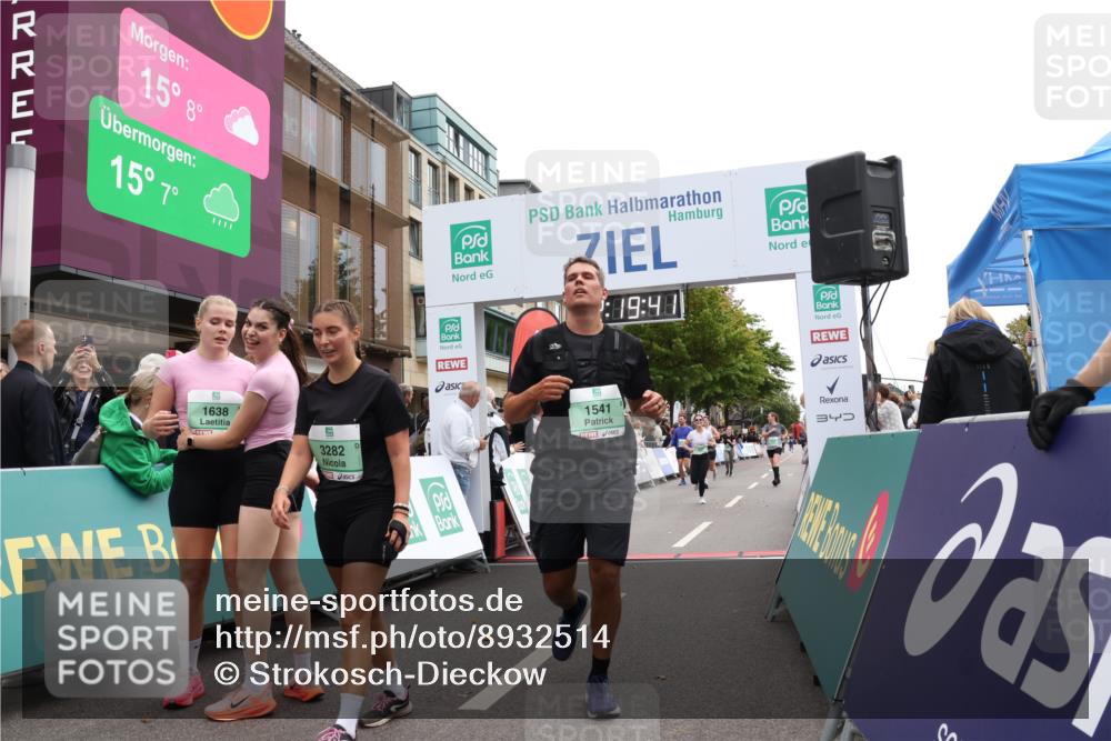 21.09.2025 - PSD Bank Halbmarathon Strokosch-Dieckow http://msf.ph/oto/8932514 21.09.2025 12:19:04 Ziel 1541, 1637, 1638, 3282, 3306, 3437, 3900 meine-sportfotos.de