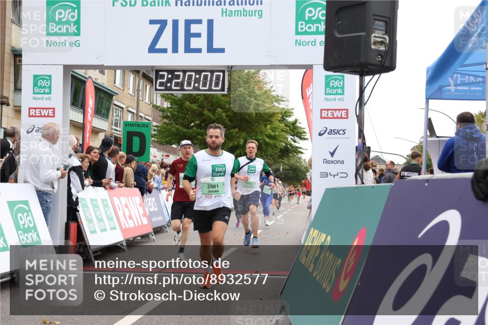 21.09.2025 - PSD Bank Halbmarathon Strokosch-Dieckow http://msf.ph/oto/8932577 21.09.2025 12:19:23 Ziel 2002, 2981, 3293, 3582, 3977 meine-sportfotos.de
