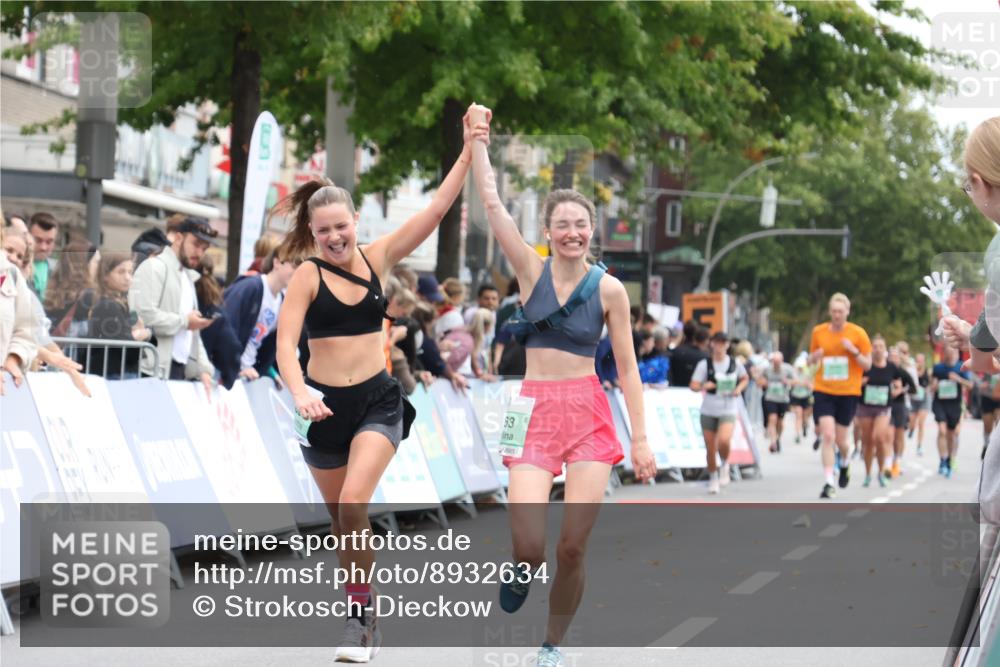 21.09.2025 - PSD Bank Halbmarathon Strokosch-Dieckow http://msf.ph/oto/8932634 21.09.2025 12:19:37 Ziel 1142, 3423, 3662, 3663, 3720 meine-sportfotos.de