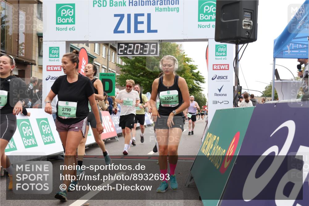 21.09.2025 - PSD Bank Halbmarathon Strokosch-Dieckow http://msf.ph/oto/8932693 21.09.2025 12:19:58 Ziel 1004, 2714, 2799, 3111, 3122, 3253, 3264, 3265, 3501, 3528, 3567, 3580, 3678, 4067 meine-sportfotos.de