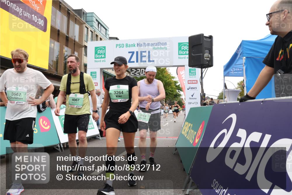 21.09.2025 - PSD Bank Halbmarathon Strokosch-Dieckow http://msf.ph/oto/8932712 21.09.2025 12:20:03 Ziel 1004, 1070, 1661, 2714, 2799, 3111, 3122, 3264, 3265, 3347, 3501, 3528, 3567, 3672, 3678, 4067 meine-sportfotos.de