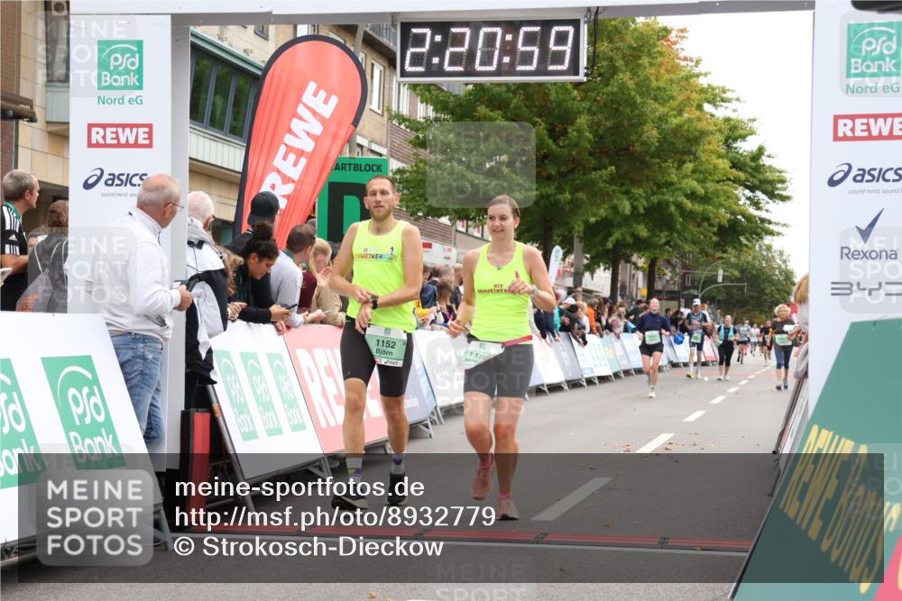 21.09.2025 - PSD Bank Halbmarathon Strokosch-Dieckow http://msf.ph/oto/8932779 21.09.2025 12:20:22 Ziel 1151, 1152, 3385 meine-sportfotos.de