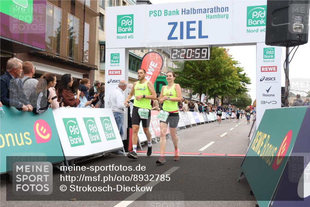21.09.2025 - PSD Bank Halbmarathon Strokosch-Dieckow http://msf.ph/oto/8932785 21.09.2025 12:20:23 Ziel 1151, 1152, 3385 meine-sportfotos.de