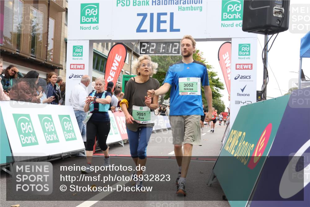 21.09.2025 - PSD Bank Halbmarathon Strokosch-Dieckow http://msf.ph/oto/8932823 21.09.2025 12:20:35 Ziel 1176, 2211, 3051, 3052, 3445, 3493, 3756 meine-sportfotos.de