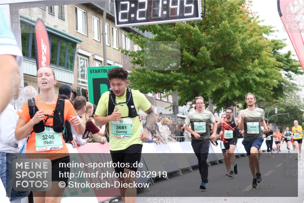 21.09.2025 - PSD Bank Halbmarathon Strokosch-Dieckow http://msf.ph/oto/8932919 21.09.2025 12:21:08 Ziel 1054, 1604, 1605, 1682, 1771, 2882, 3124, 3246, 3296, 3643, 3681 meine-sportfotos.de