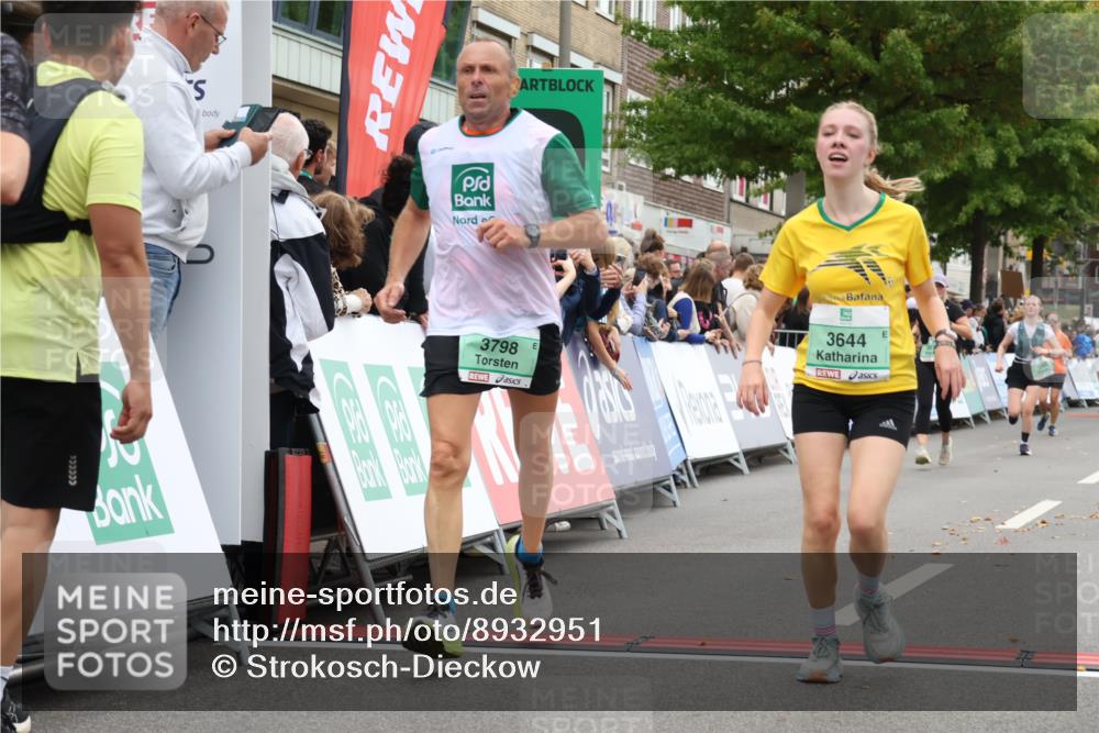 21.09.2025 - PSD Bank Halbmarathon Strokosch-Dieckow http://msf.ph/oto/8932951 21.09.2025 12:21:14 Ziel 1604, 1605, 1771, 2882, 3246, 3644, 3681, 3798 meine-sportfotos.de
