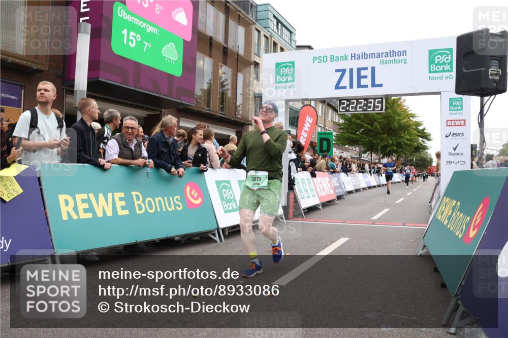 21.09.2025 - PSD Bank Halbmarathon Strokosch-Dieckow http://msf.ph/oto/8933086 21.09.2025 12:21:59 Ziel 1551, 3409, 3679, 3694 meine-sportfotos.de