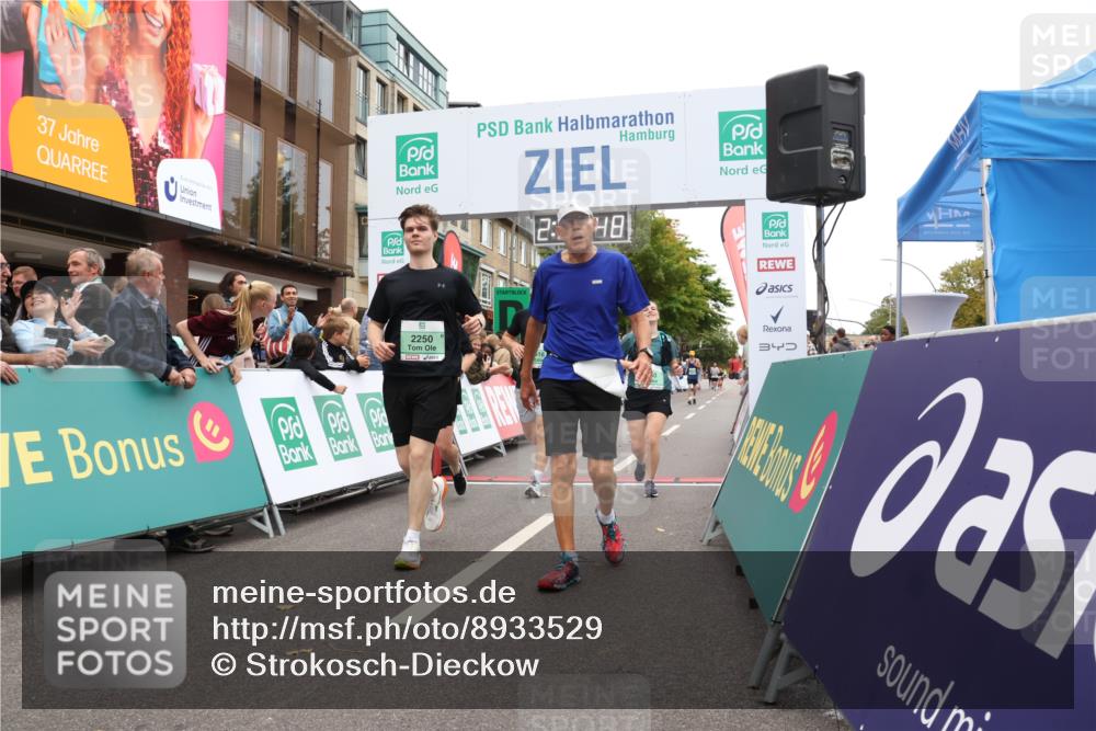 21.09.2025 - PSD Bank Halbmarathon Strokosch-Dieckow http://msf.ph/oto/8933529 21.09.2025 12:24:11 Ziel 1005, 1163, 1575, 1576, 2250, 3138, 3240, 3616 meine-sportfotos.de