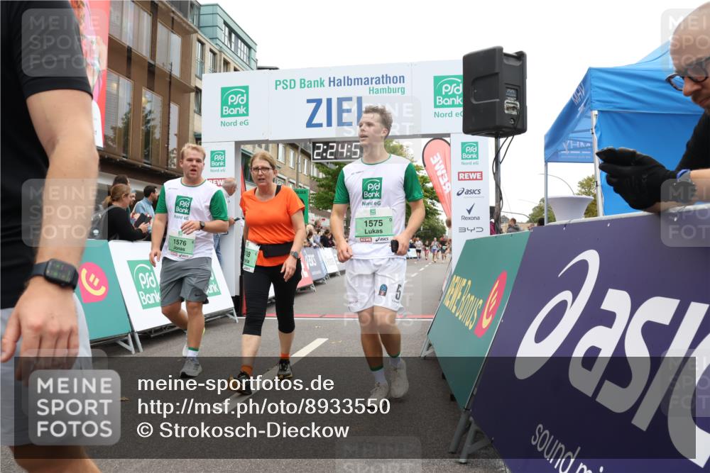 21.09.2025 - PSD Bank Halbmarathon Strokosch-Dieckow http://msf.ph/oto/8933550 21.09.2025 12:24:16 Ziel 1005, 1163, 1575, 1576, 2250, 3138, 3240, 3419, 3616 meine-sportfotos.de