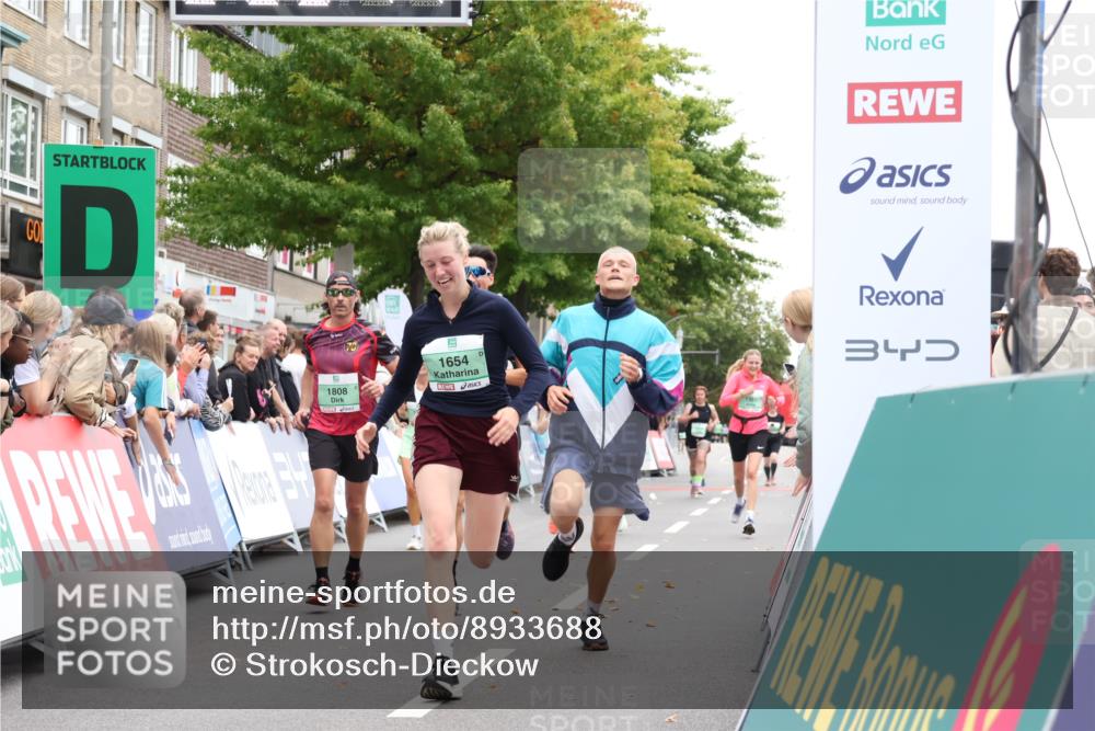 21.09.2025 - PSD Bank Halbmarathon Strokosch-Dieckow http://msf.ph/oto/8933688 21.09.2025 12:25:10 Ziel 1654, 1655, 1808, 3317, 3745, 3820, 4014 meine-sportfotos.de