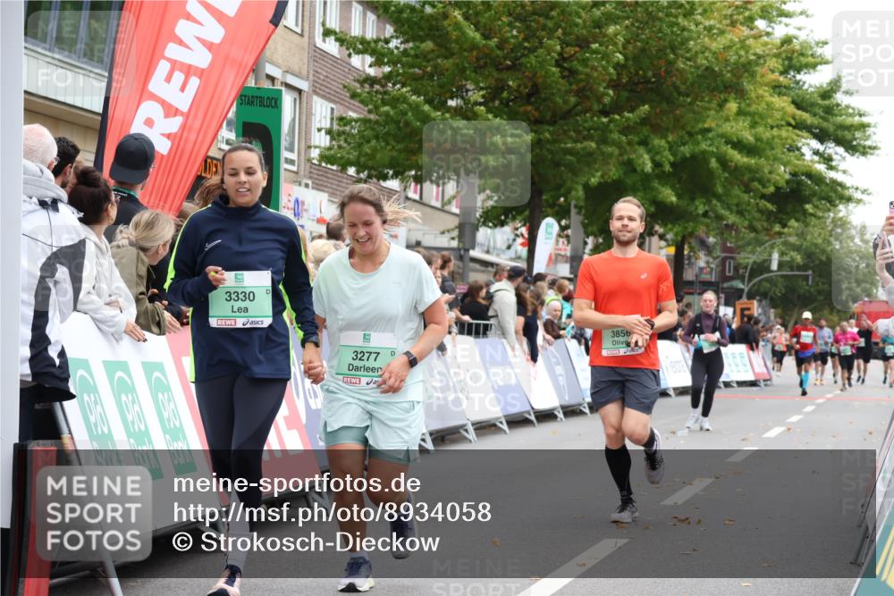 21.09.2025 - PSD Bank Halbmarathon Strokosch-Dieckow http://msf.ph/oto/8934058 21.09.2025 12:27:15 Ziel 3277, 3278, 3279, 3330, 3353, 3357, 3856 meine-sportfotos.de