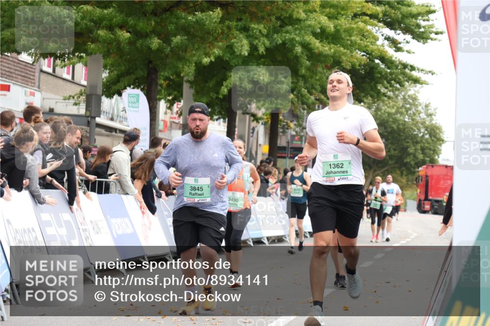 21.09.2025 - PSD Bank Halbmarathon Strokosch-Dieckow http://msf.ph/oto/8934141 21.09.2025 12:27:37 Ziel 1269, 1270, 1362, 3451, 3661, 3845 meine-sportfotos.de