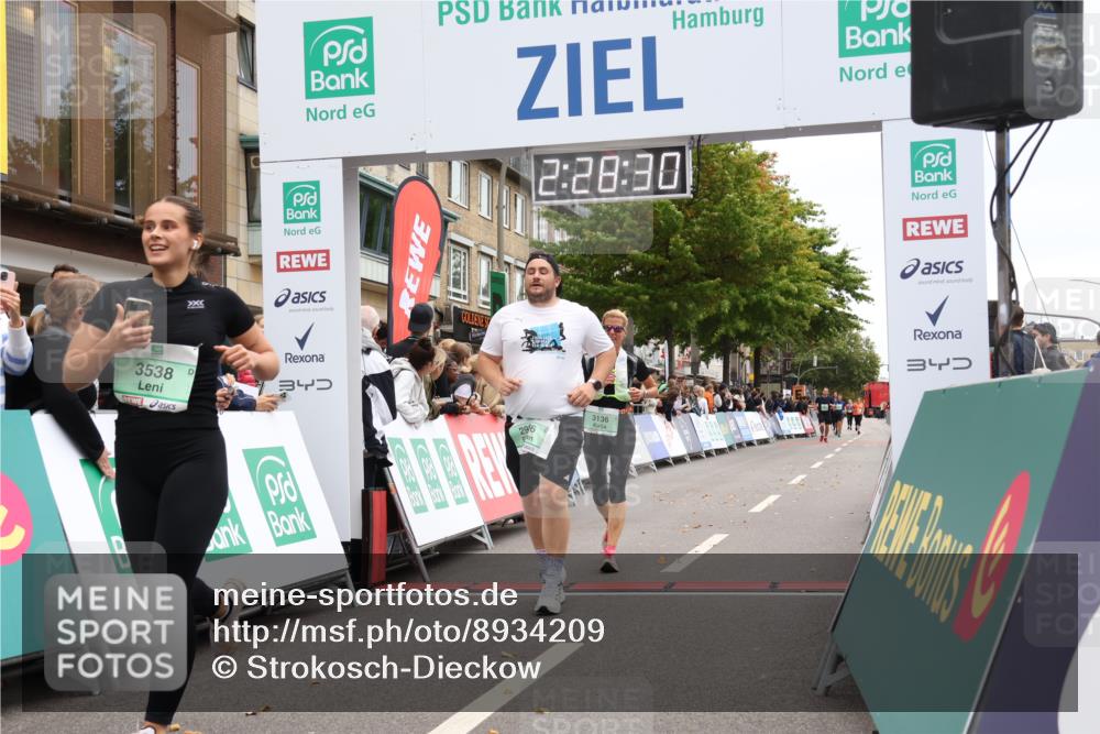 21.09.2025 - PSD Bank Halbmarathon Strokosch-Dieckow http://msf.ph/oto/8934209 21.09.2025 12:27:53 Ziel 2906, 3136, 3472, 3538 meine-sportfotos.de