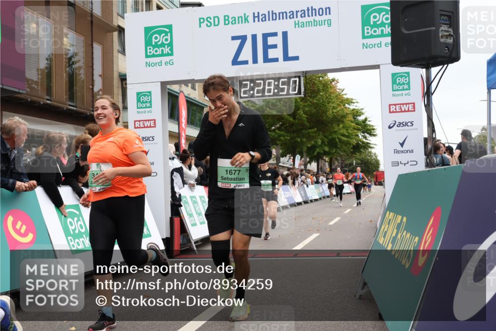 21.09.2025 - PSD Bank Halbmarathon Strokosch-Dieckow http://msf.ph/oto/8934259 21.09.2025 12:28:14 Ziel 1677, 3481, 3507, 3594, 3615 meine-sportfotos.de