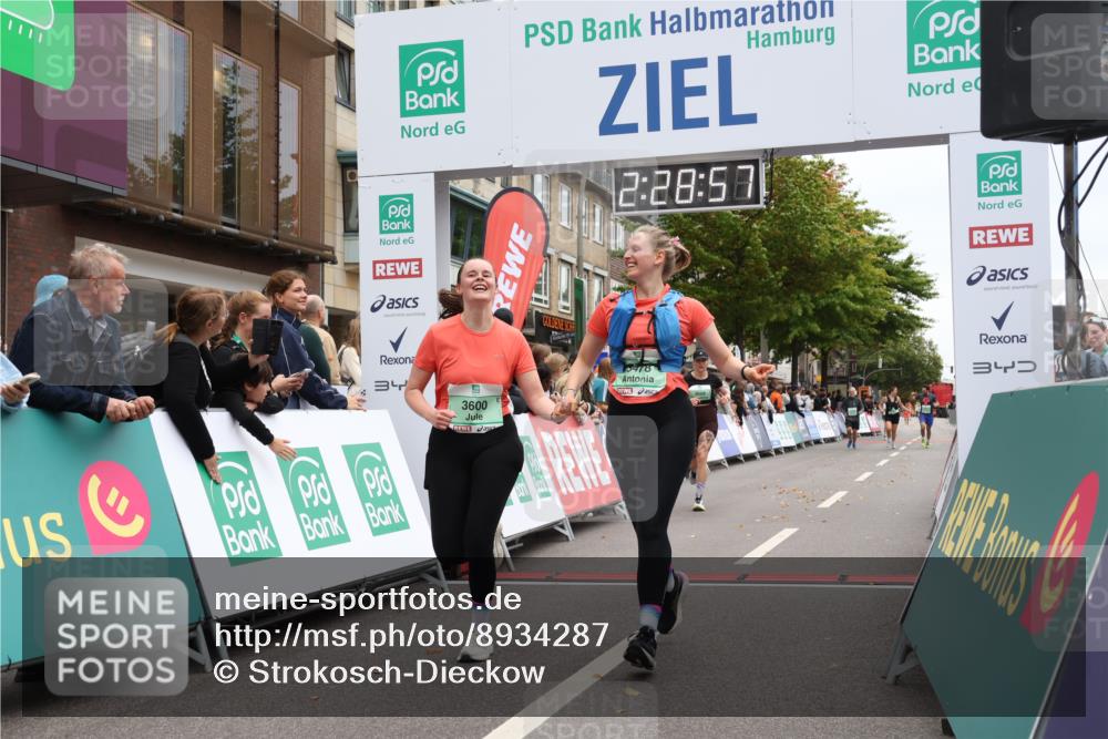 21.09.2025 - PSD Bank Halbmarathon Strokosch-Dieckow http://msf.ph/oto/8934287 21.09.2025 12:28:20 Ziel 1677, 3478, 3481, 3600, 3615, 3658 meine-sportfotos.de
