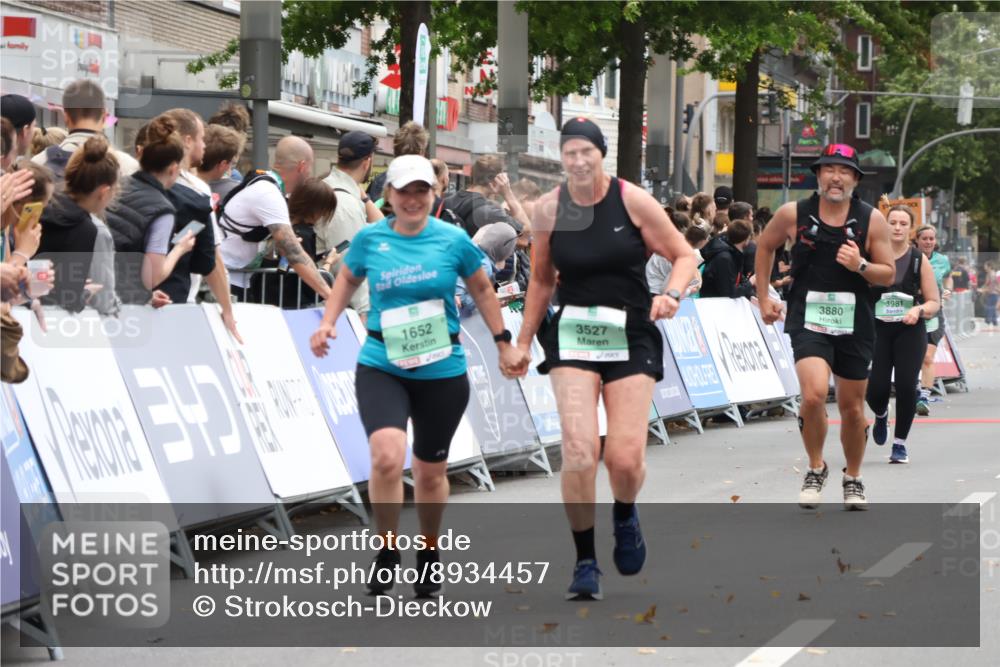 21.09.2025 - PSD Bank Halbmarathon Strokosch-Dieckow http://msf.ph/oto/8934457 21.09.2025 12:29:14 Ziel 1652, 3527, 3633 meine-sportfotos.de