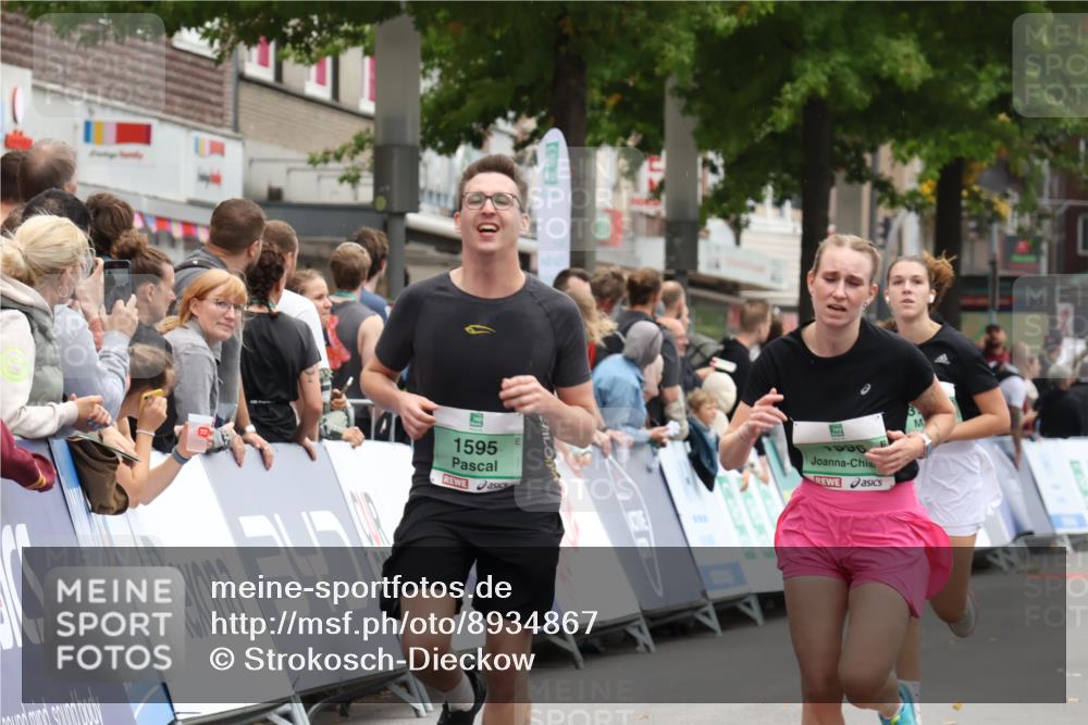 21.09.2025 - PSD Bank Halbmarathon Strokosch-Dieckow http://msf.ph/oto/8934867 21.09.2025 12:32:10 Ziel 1595, 1596, 3789 meine-sportfotos.de