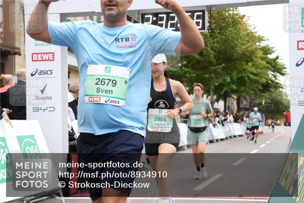 21.09.2025 - PSD Bank Halbmarathon Strokosch-Dieckow http://msf.ph/oto/8934910 21.09.2025 12:32:19 Ziel 1595, 1596, 2679, 3289, 3316, 3789, 3994 meine-sportfotos.de