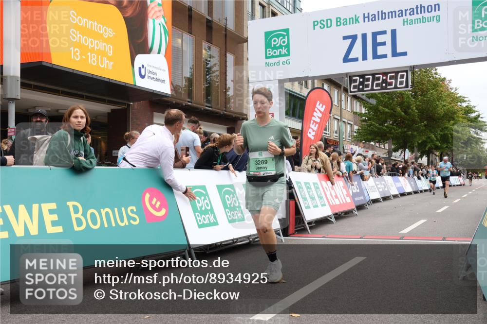 21.09.2025 - PSD Bank Halbmarathon Strokosch-Dieckow http://msf.ph/oto/8934925 21.09.2025 12:32:22 Ziel 2679, 3289, 3316, 3789, 3994 meine-sportfotos.de