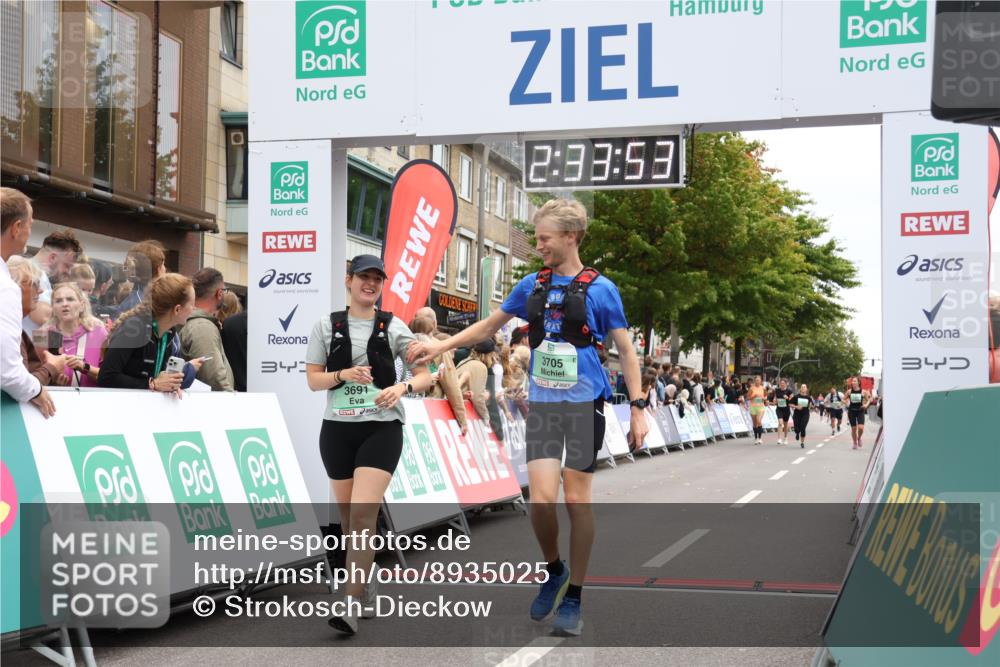 21.09.2025 - PSD Bank Halbmarathon Strokosch-Dieckow http://msf.ph/oto/8935025 21.09.2025 12:33:17 Ziel 3691, 3705 meine-sportfotos.de