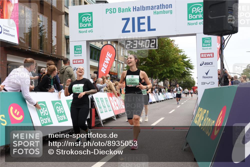 21.09.2025 - PSD Bank Halbmarathon Strokosch-Dieckow http://msf.ph/oto/8935053 21.09.2025 12:33:26 Ziel 1301, 1302, 3250, 3370 meine-sportfotos.de