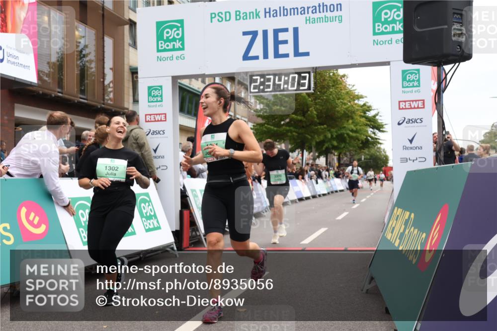 21.09.2025 - PSD Bank Halbmarathon Strokosch-Dieckow http://msf.ph/oto/8935056 21.09.2025 12:33:26 Ziel 1301, 1302, 3250, 3370 meine-sportfotos.de