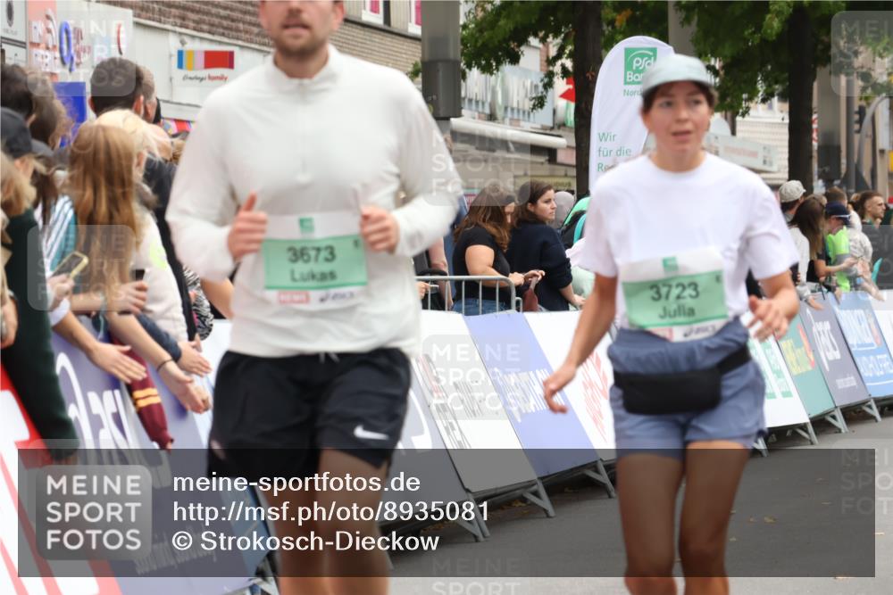 21.09.2025 - PSD Bank Halbmarathon Strokosch-Dieckow http://msf.ph/oto/8935081 21.09.2025 12:33:40 Ziel 3673, 3723 meine-sportfotos.de