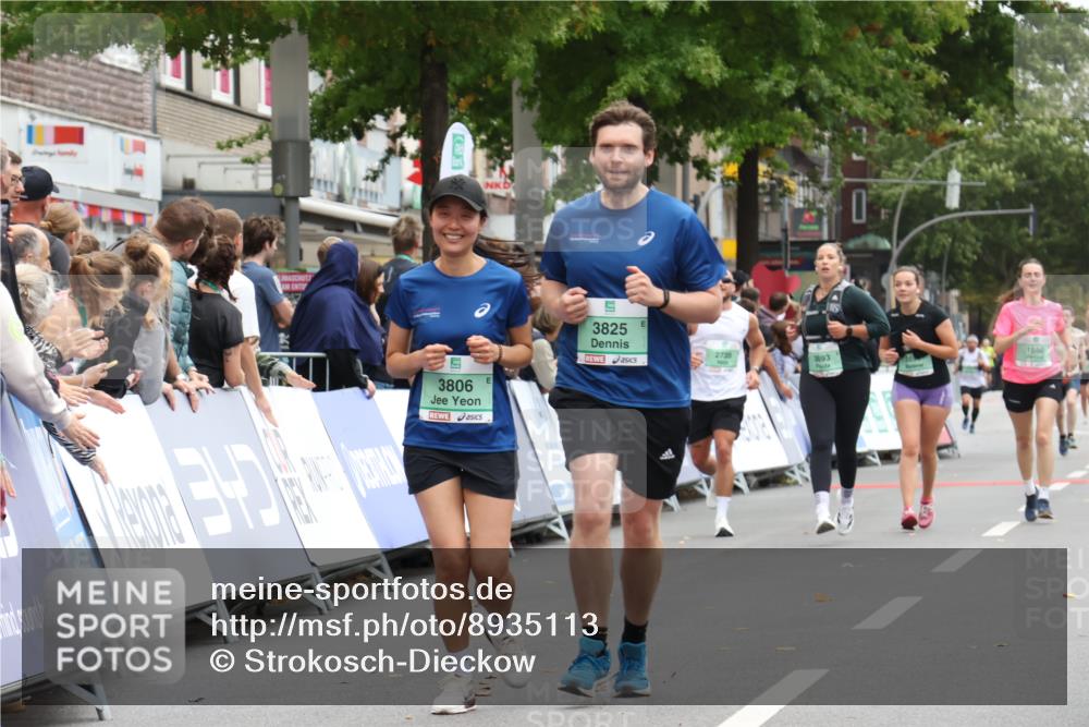 21.09.2025 - PSD Bank Halbmarathon Strokosch-Dieckow http://msf.ph/oto/8935113 21.09.2025 12:34:01 Ziel 3401, 3806, 3825 meine-sportfotos.de