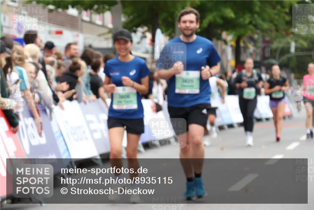 21.09.2025 - PSD Bank Halbmarathon Strokosch-Dieckow http://msf.ph/oto/8935115 21.09.2025 12:34:02 Ziel 2735, 3401, 3806, 3825 meine-sportfotos.de