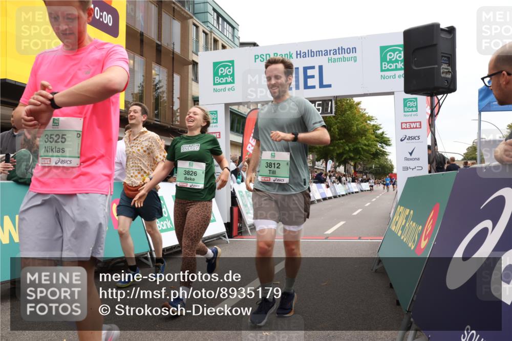 21.09.2025 - PSD Bank Halbmarathon Strokosch-Dieckow http://msf.ph/oto/8935179 21.09.2025 12:34:15 Ziel 1650, 3509, 3525, 3693, 3697, 3812, 3826, 3862 meine-sportfotos.de