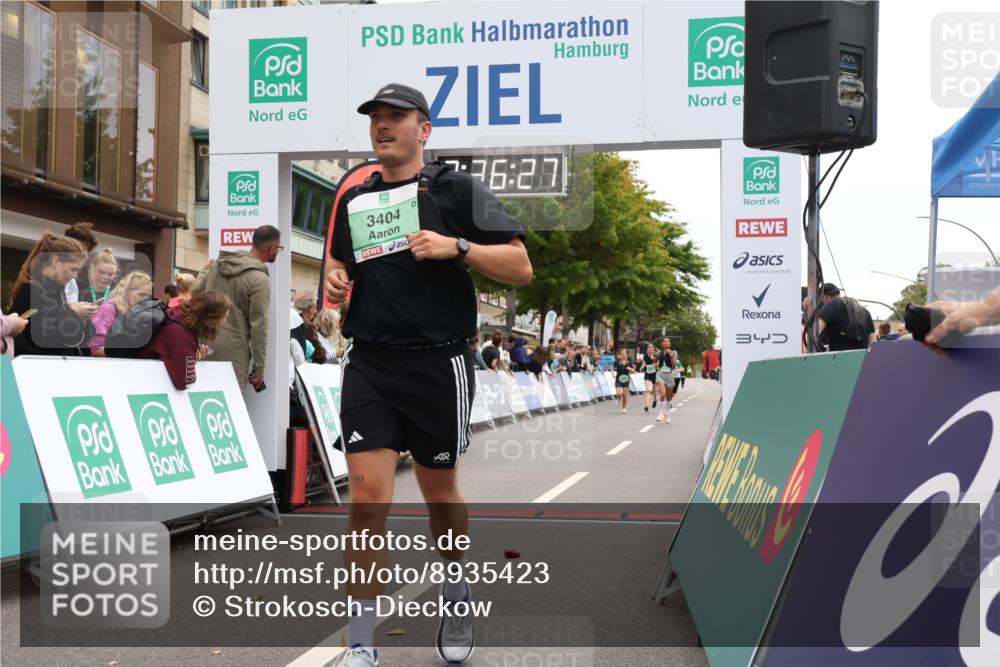 21.09.2025 - PSD Bank Halbmarathon Strokosch-Dieckow http://msf.ph/oto/8935423 21.09.2025 12:35:50 Ziel 1697, 3404, 3788 meine-sportfotos.de