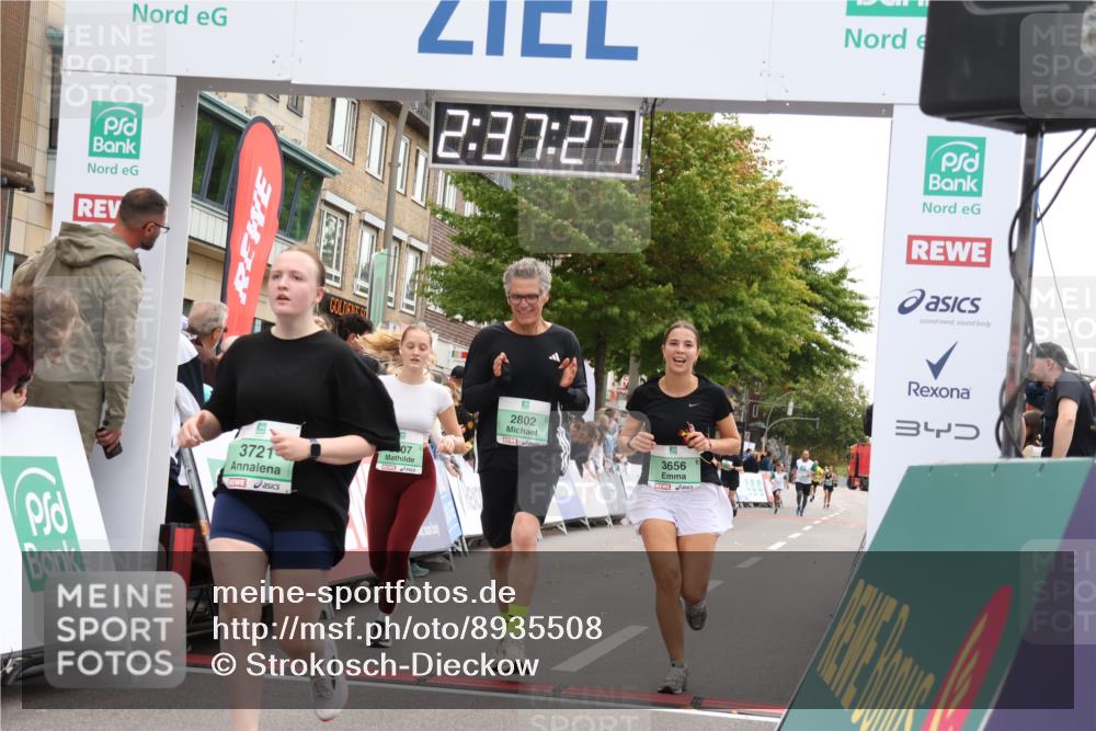 21.09.2025 - PSD Bank Halbmarathon Strokosch-Dieckow http://msf.ph/oto/8935508 21.09.2025 12:36:51 Ziel 2802, 2807, 3656, 3721, 3772 meine-sportfotos.de