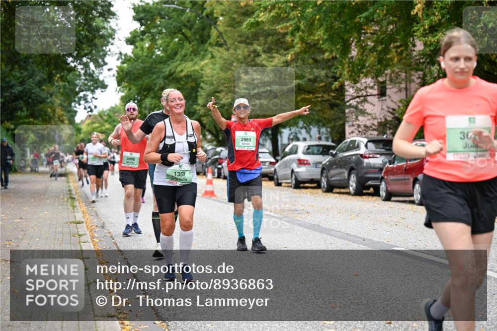 21.09.2025 - PSD Bank Halbmarathon Dr. Thomas Lammeyer http://msf.ph/oto/8936863 21.09.2025 11:03:45 Laufen 3808, 1352, 3989, 36 meine-sportfotos.de