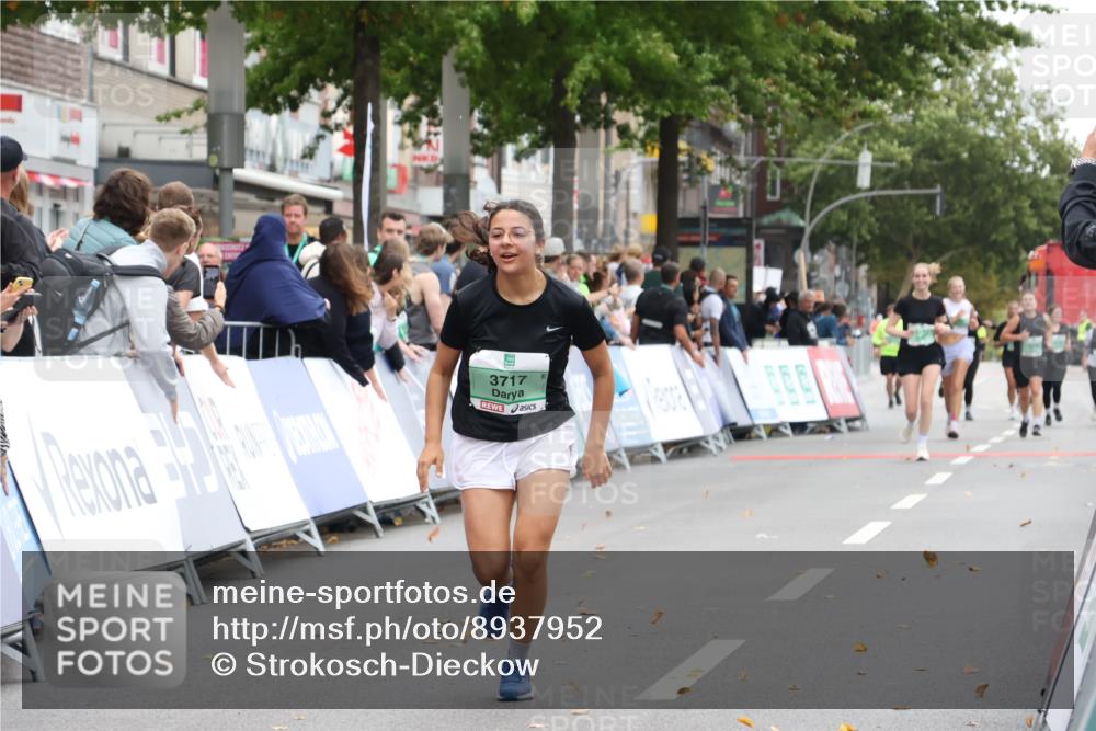 21.09.2025 - PSD Bank Halbmarathon Strokosch-Dieckow http://msf.ph/oto/8937952 21.09.2025 12:38:00 Ziel 3377, 3405, 3553, 3717 meine-sportfotos.de