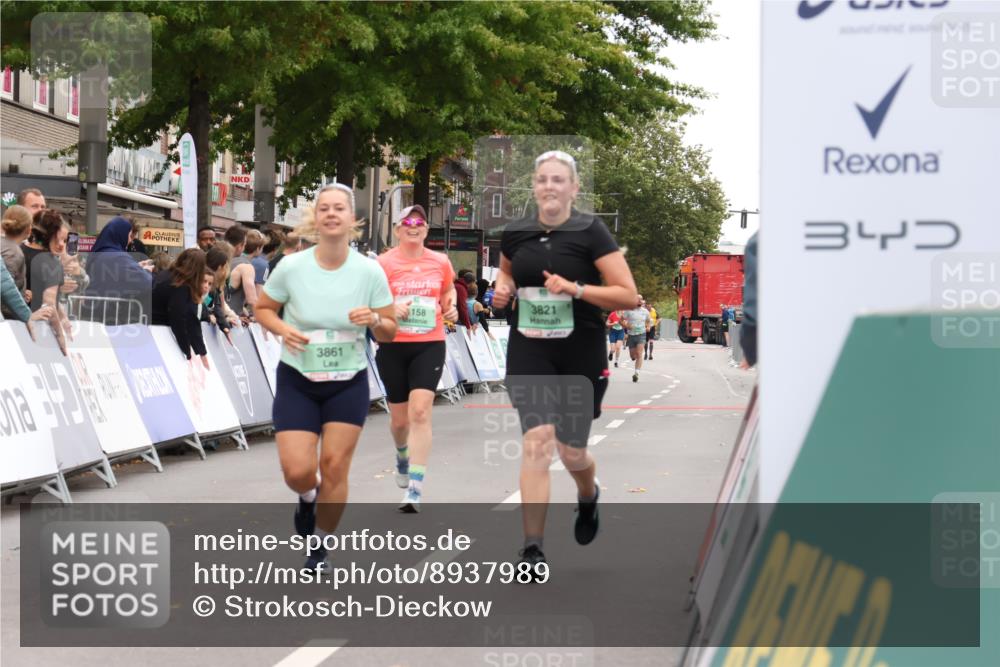 21.09.2025 - PSD Bank Halbmarathon Strokosch-Dieckow http://msf.ph/oto/8937989 21.09.2025 12:38:54 Ziel 3158, 3821, 3861 meine-sportfotos.de
