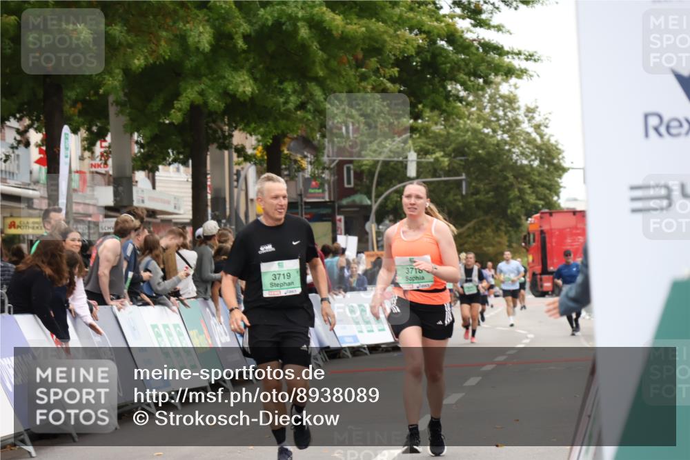 21.09.2025 - PSD Bank Halbmarathon Strokosch-Dieckow http://msf.ph/oto/8938089 21.09.2025 12:40:51 Ziel 1683, 1684, 3718, 3719 meine-sportfotos.de