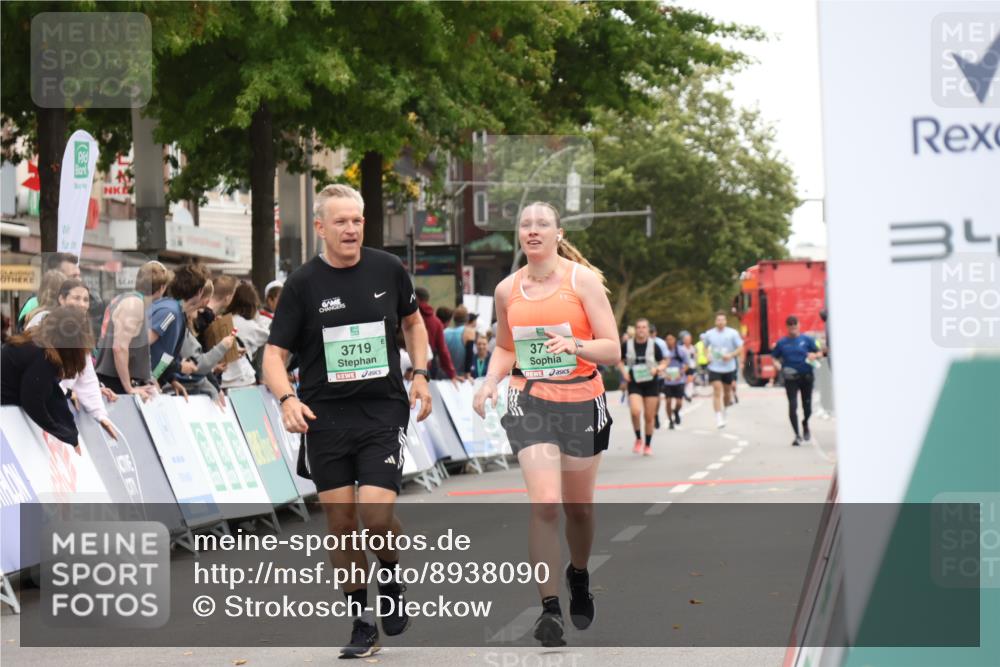 21.09.2025 - PSD Bank Halbmarathon Strokosch-Dieckow http://msf.ph/oto/8938090 21.09.2025 12:40:51 Ziel 1683, 1684, 3718, 3719 meine-sportfotos.de